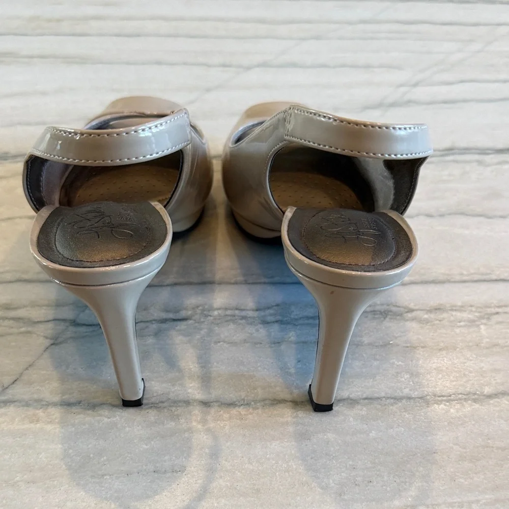 Life Stride Soft System Nude Slingback Heels with Flex Soles Size 9.5